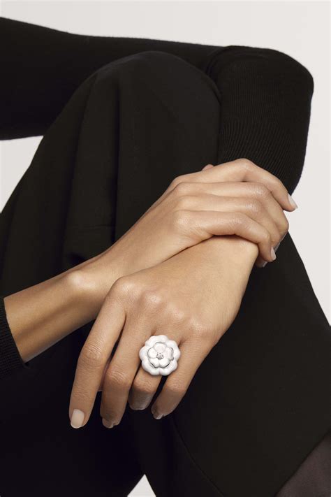 bague fil de camelia chanel|chanel 1.5 camellia jewelry.